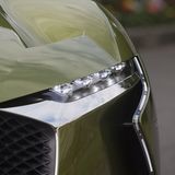 Die LED-Leuchten können um 180 Grad gedreht werden und stellen so das Kurvenlicht dar