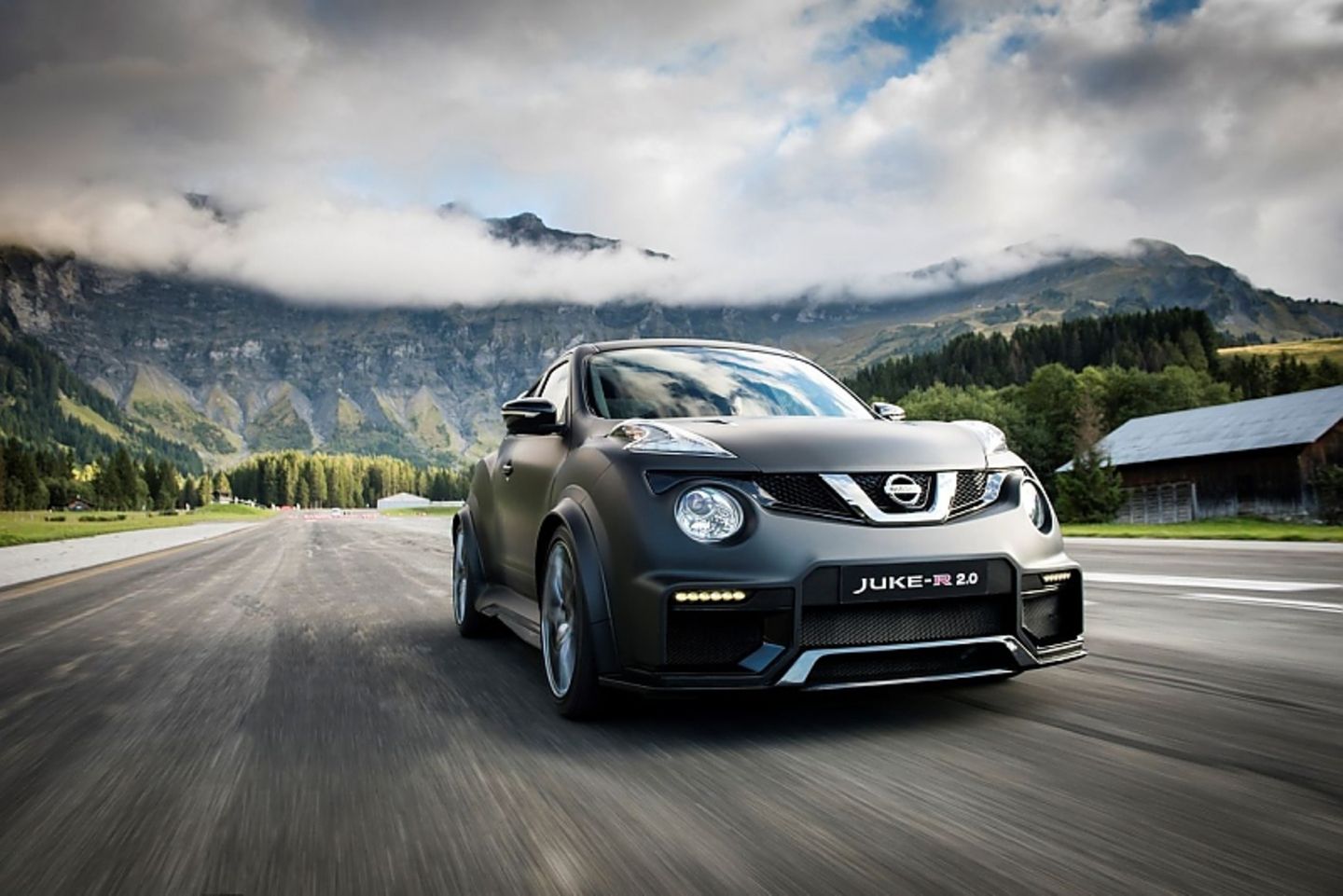 Nissan Juke R 2.0
