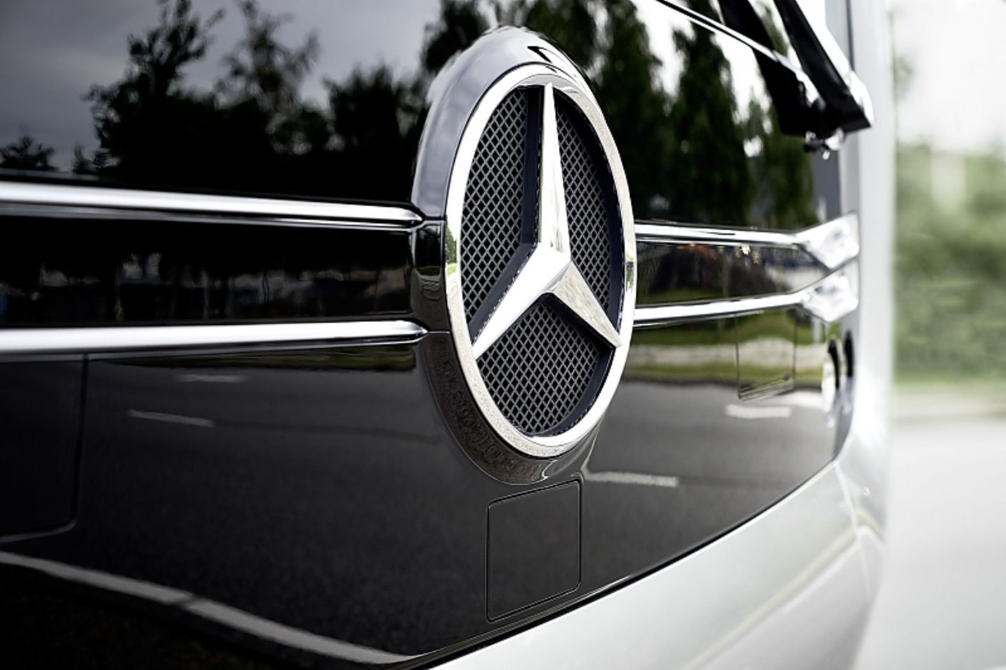 Mercedes Bus der Zukunft - Sensoren tasten die Fahrbahn ab