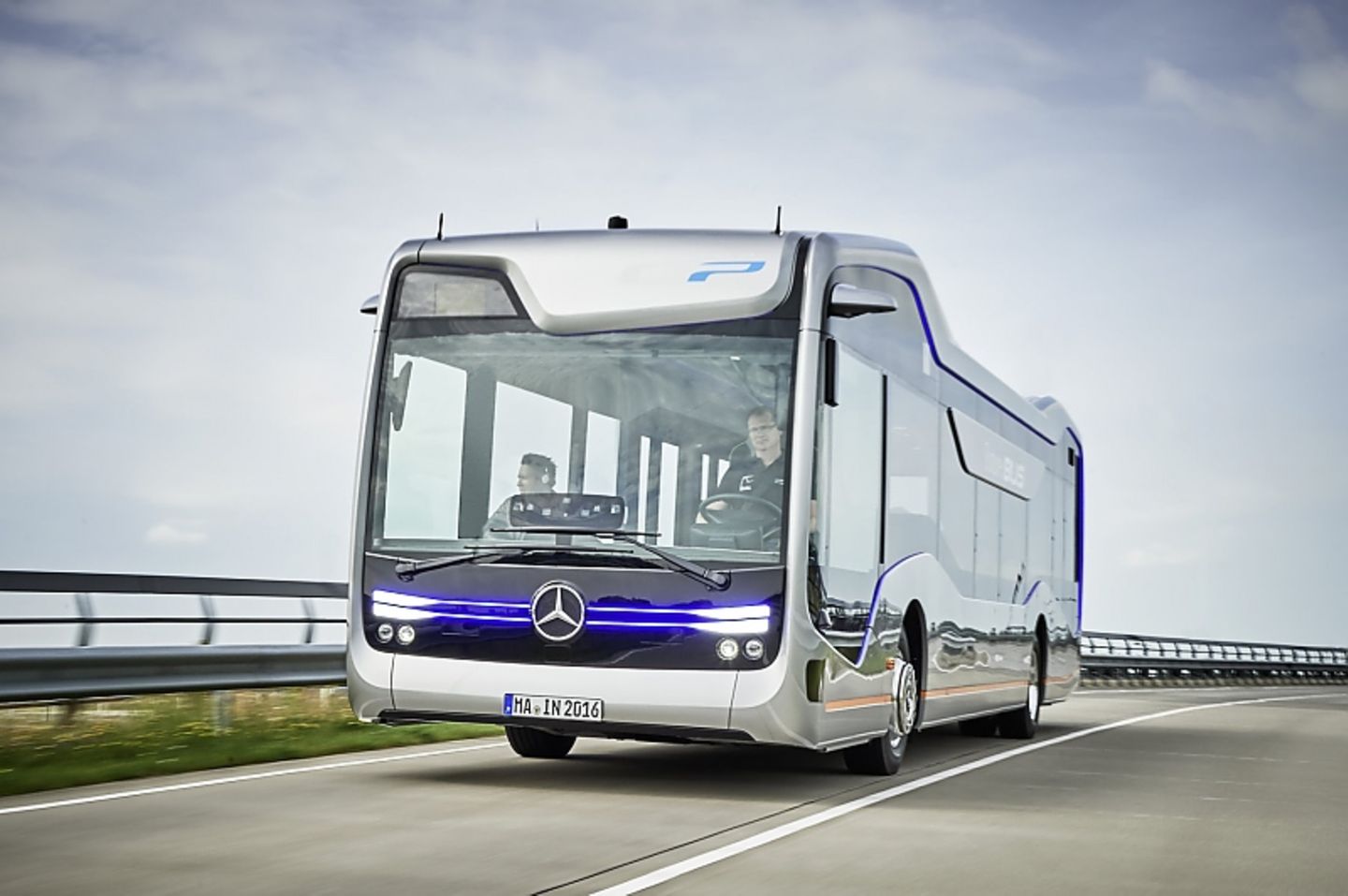 Mercedes Bus der Zukunft - in den nächsten fünf Jahren sollen hierfür 200 Millionen Euro investiert werden