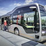 Mercedes Bus der Zukunft - automatisch öffnen und schließen sich die Türen
