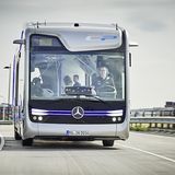 Der Fahrer ist im Mercedes Bus der Zukunft nahezu arbeitslos