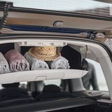 Das Fach oberhalb des Kofferraums ist nett gedacht.