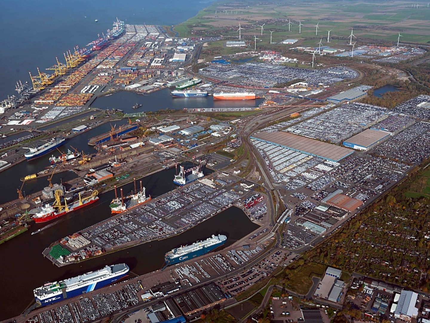 Bremerhaven - jeden Tag kommen neue Großschiffe an