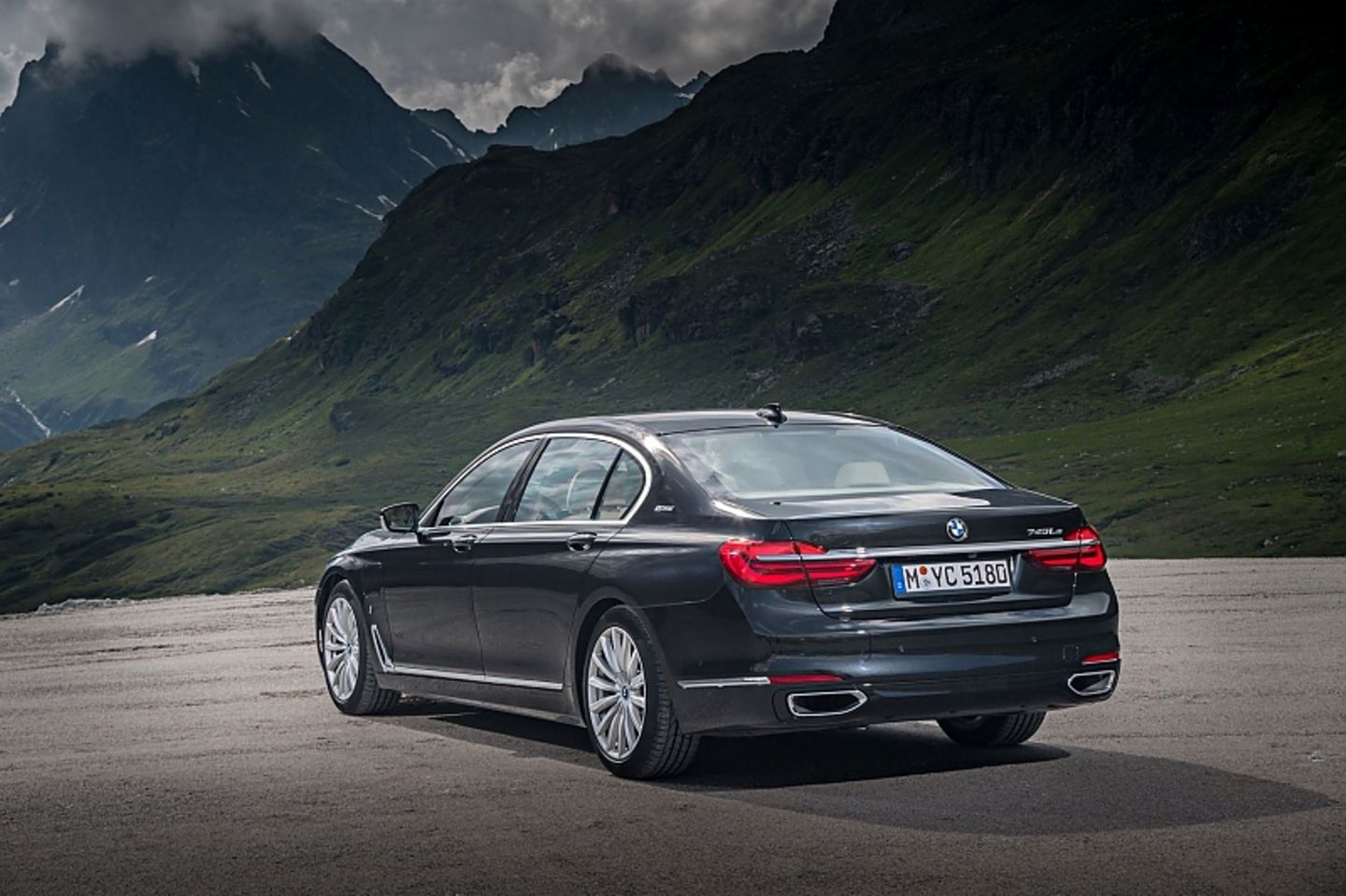 Das sind 9,5 kW / 13 PS mehr als der BMW X5 xDrive 40e