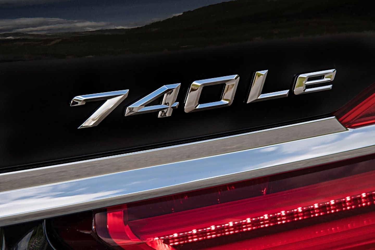 Das Typenschild entlarvt den Plug-in-Hybriden