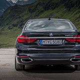 Das Kofferraumvolumen beträgt 420 Liter, das sind 95 weniger als bei den konventionell angetriebenen Versionen