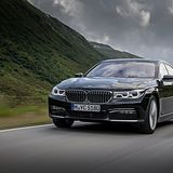 Nach 5,3 Sekunden erreicht der Allrad-PHEV-7er aus dem Stand Landstraßen-Tempo.