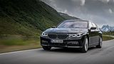 Nach 5,3 Sekunden erreicht der Allrad-PHEV-7er aus dem Stand Landstraßen-Tempo.