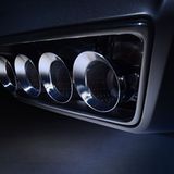 Tradition: vier zentrale Auspuffrohre