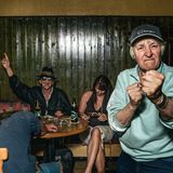 "Golden Days Before They End": Ein Hoch auf die Eckkneipe!