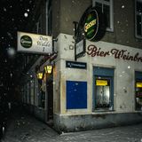 "Golden Days Before They End": Ein Hoch auf die Eckkneipe!