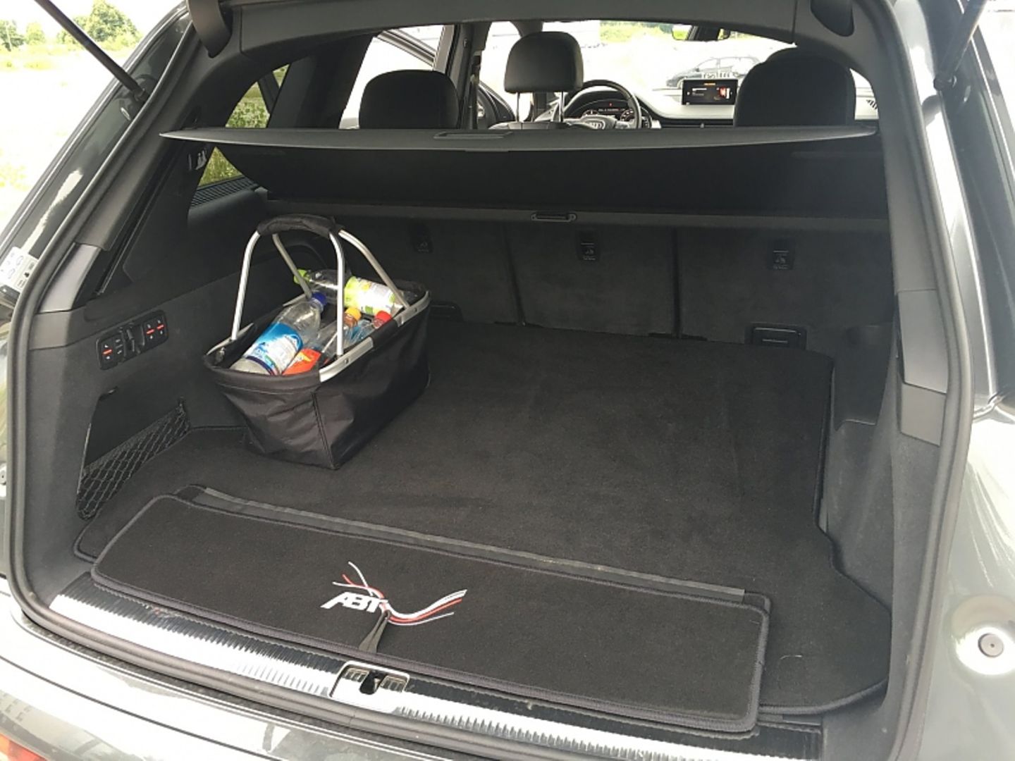 Abt Audi QS7 - der Laderaum schluckt 770 bis 890 Liter