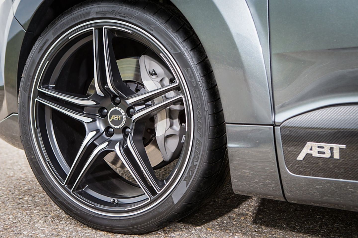 Abt Audi QS7 - passt zum martialischen Auftritt