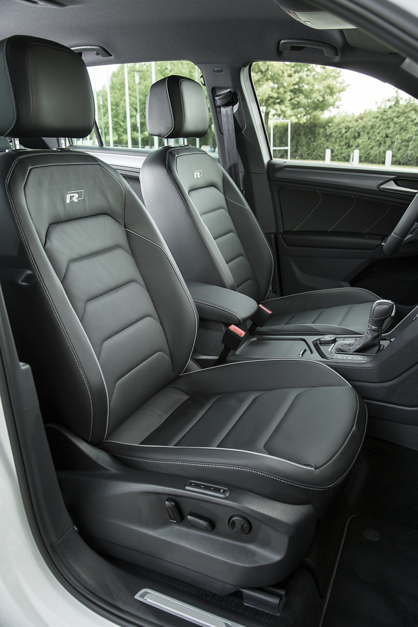 Die Sitze im VW Tiguan 2.0 BiTDI 4motion könnten mehr Seitenhalt bieten