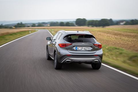 Infiniti QX30 2.2d AWD - am Heck sind leichte Gemeinsamkeiten mit dem GLA zu erkennen