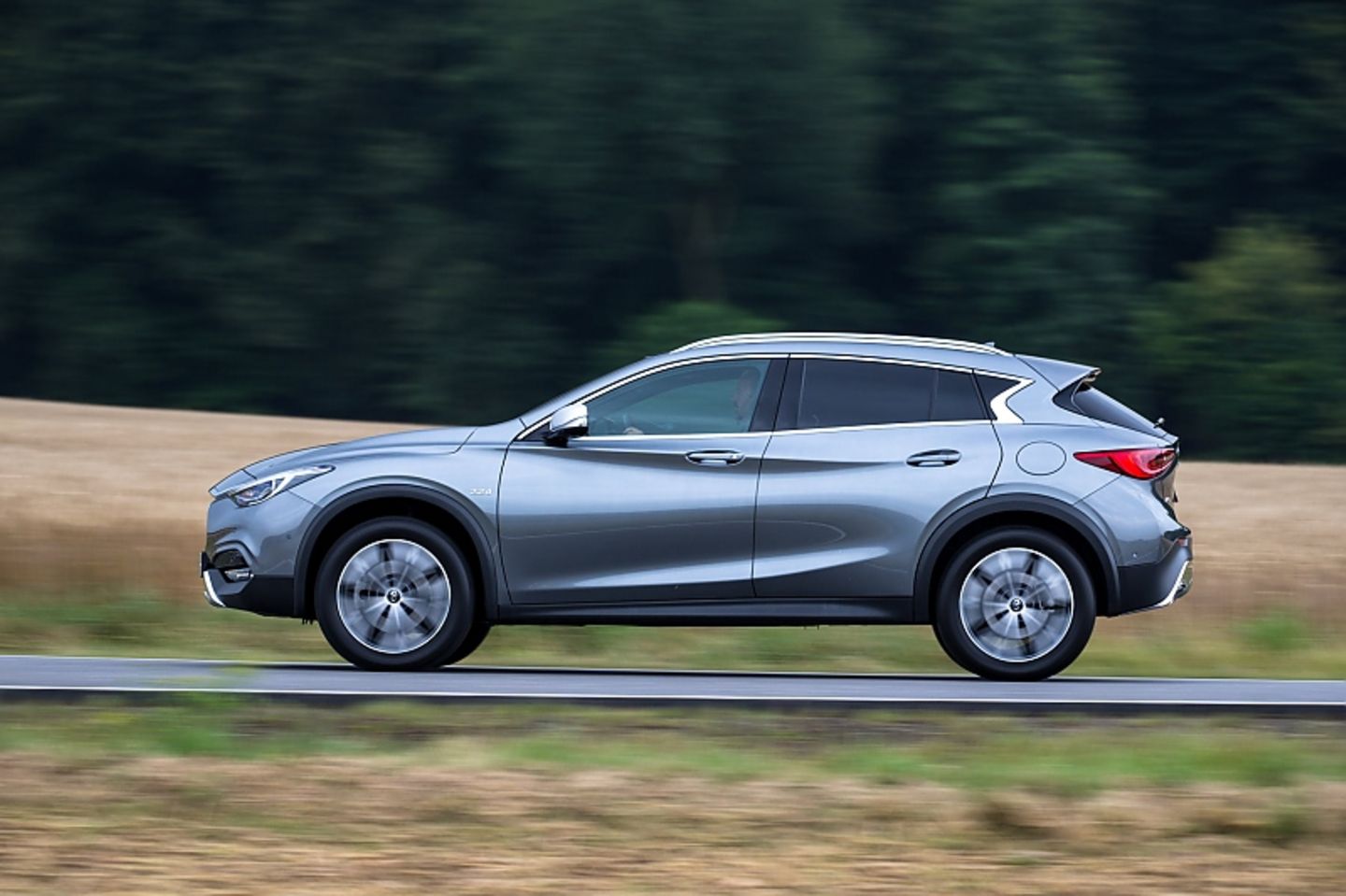 Infiniti QX30 2.2d AWD - 4,43 Meter lang