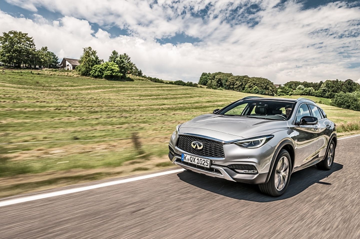 Infiniti QX30 2.2d AWD - 218 km/h schnell