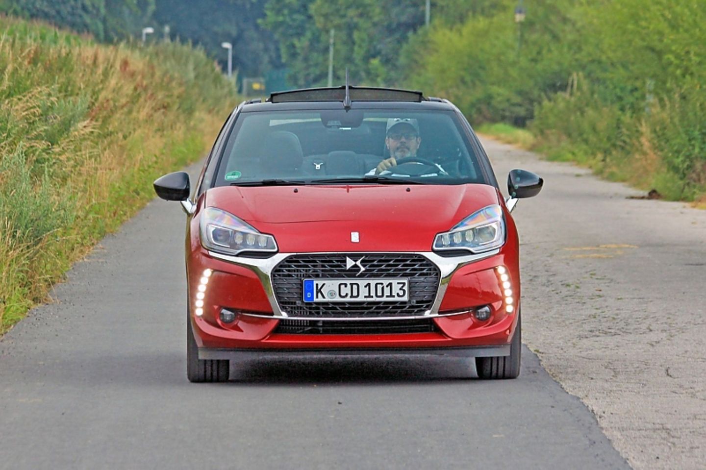 4,9 Liter soll es auf 100 Kilometern verbrauchen.