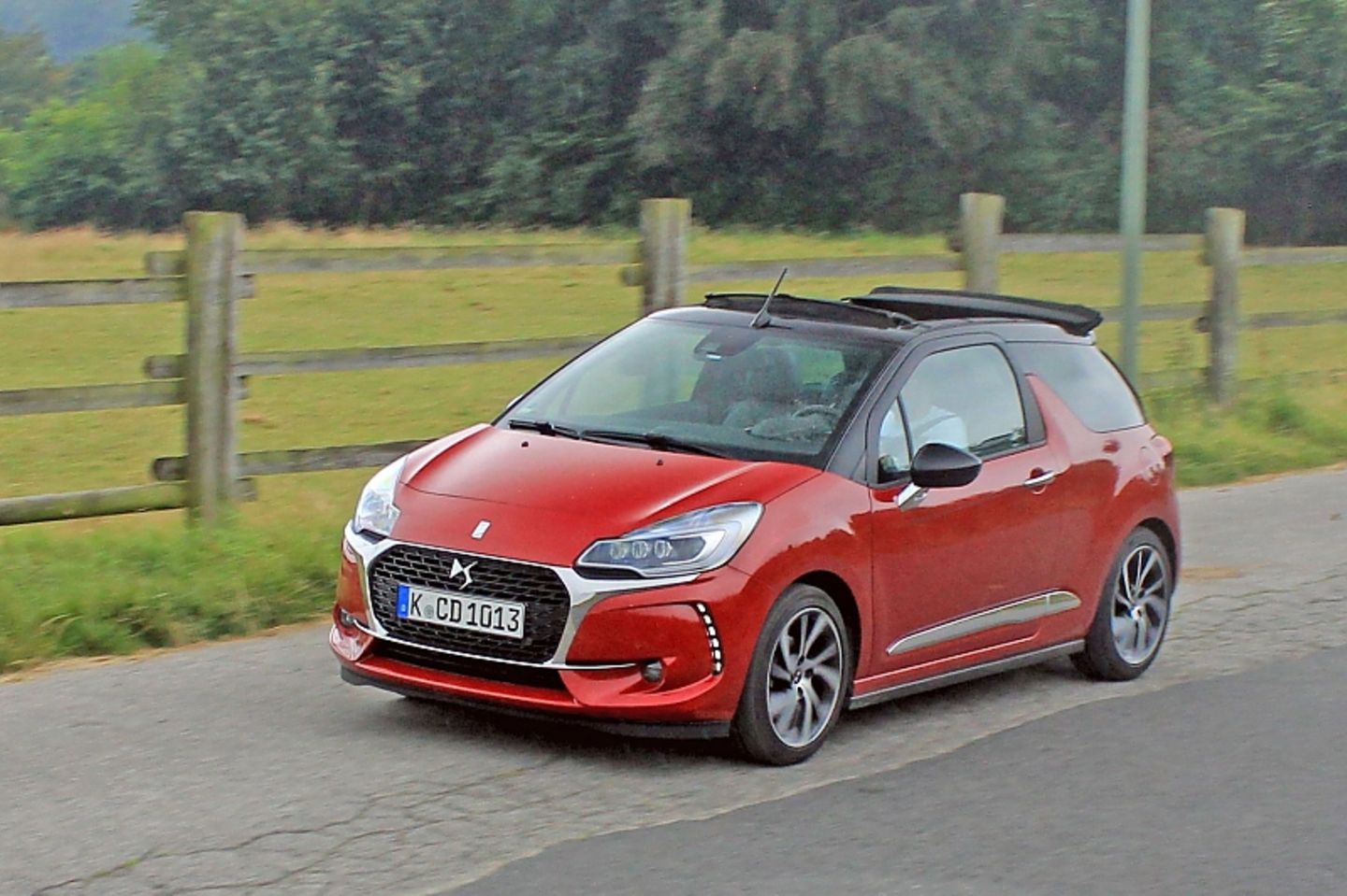 Das DS3 Cabrio ist 3,95 Meter lang,...