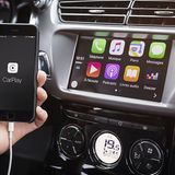 Das Smartphone lässt sich einfach mit dem Infotainmentsystem koppeln.