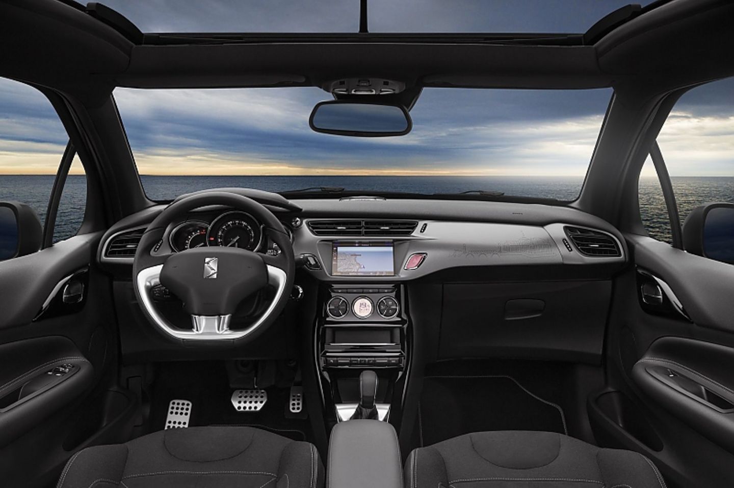 Das Cockpit des DS3 Cabrio.