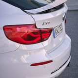 Der kleine Spoiler fährt automatisch aus und hilft beim Abtrieb