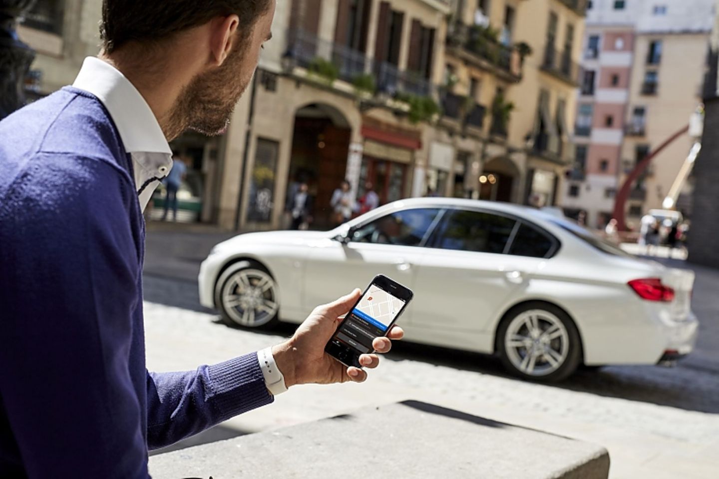 Mit dem Smartphone nimmt der Nutzer seinen Mikrokosmos mit ins Auto