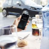 Das digitale Können eines Autos spielt nach Ansicht der Analysten eine immer größere Rolle beim Kauf