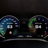 Im Sport-Fahrmodus verändern die Anzeigen ihr Aussehen