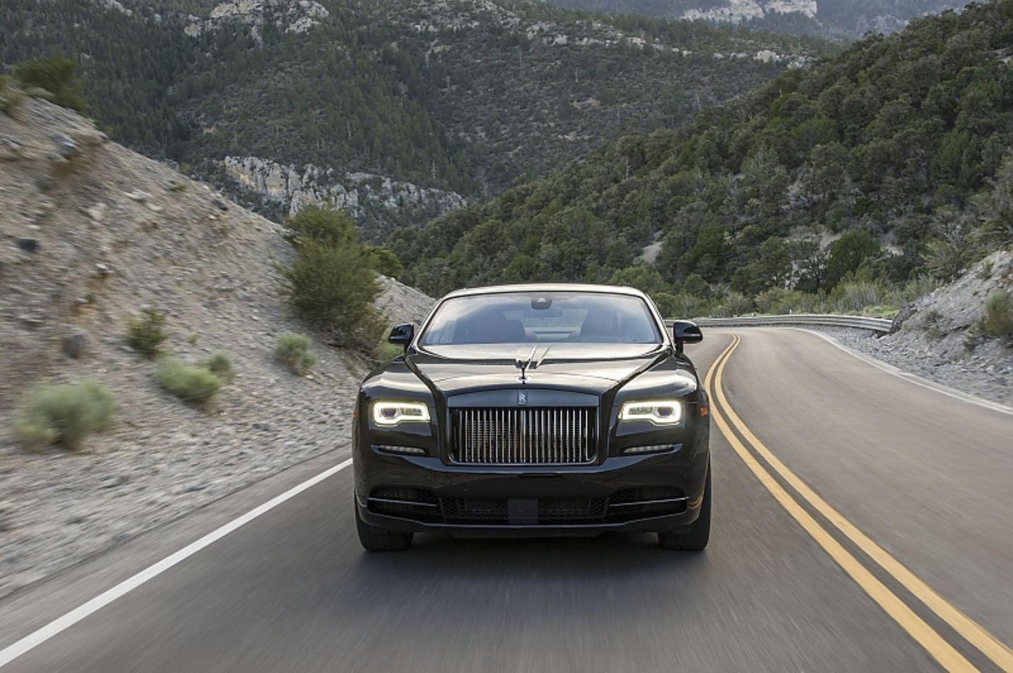 Der Rolls-Royce Wraith Black Badge ist 1,95 Meter breit,...