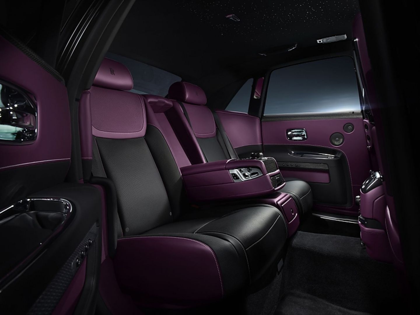 Der Rolls-Royce Ghost Black Badge lädt zum "Fahren lassen" ein.