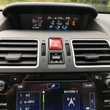 Subaru Levorg 1.6i - oben der kleine Bordcomputer