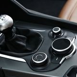 Die Alfa Romeo Giulia 2.2 JTDm gibt es sowohl mit einer Achtgang-Automatik und einer Handschaltung