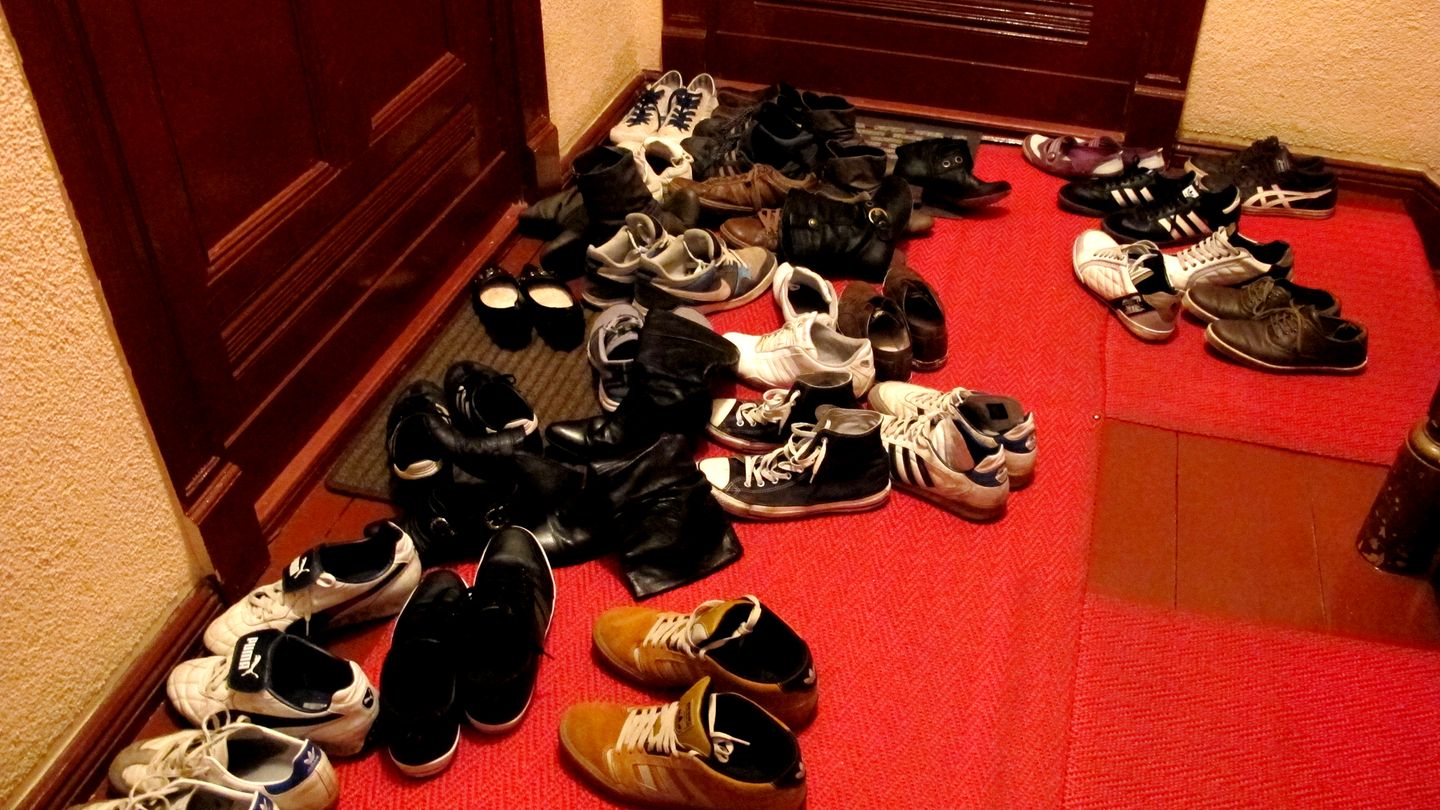 Schuhe im Treppenhaus Schuhe im Treppenhaus