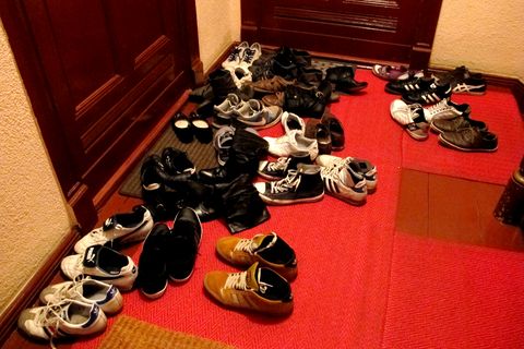 Schuhe im Treppenhaus