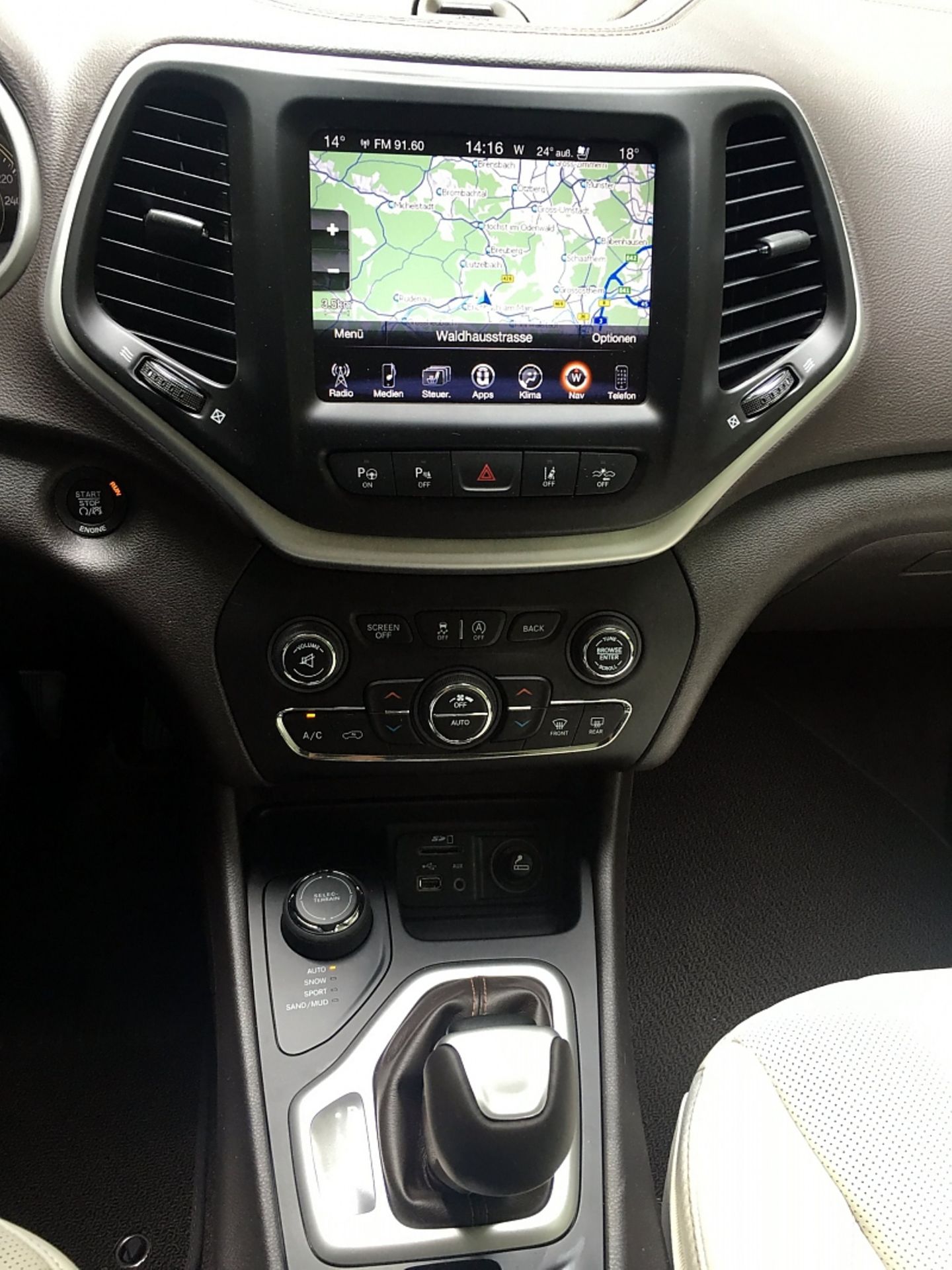 Jeep Cherokee 2.2 Multijet Overland - aufgeräumtes Cockpit