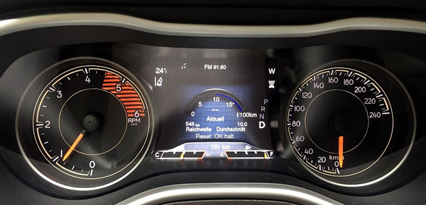 Jeep Cherokee 2.2 Multijet Overland - die Instrumente im bekannten Jeep-Look