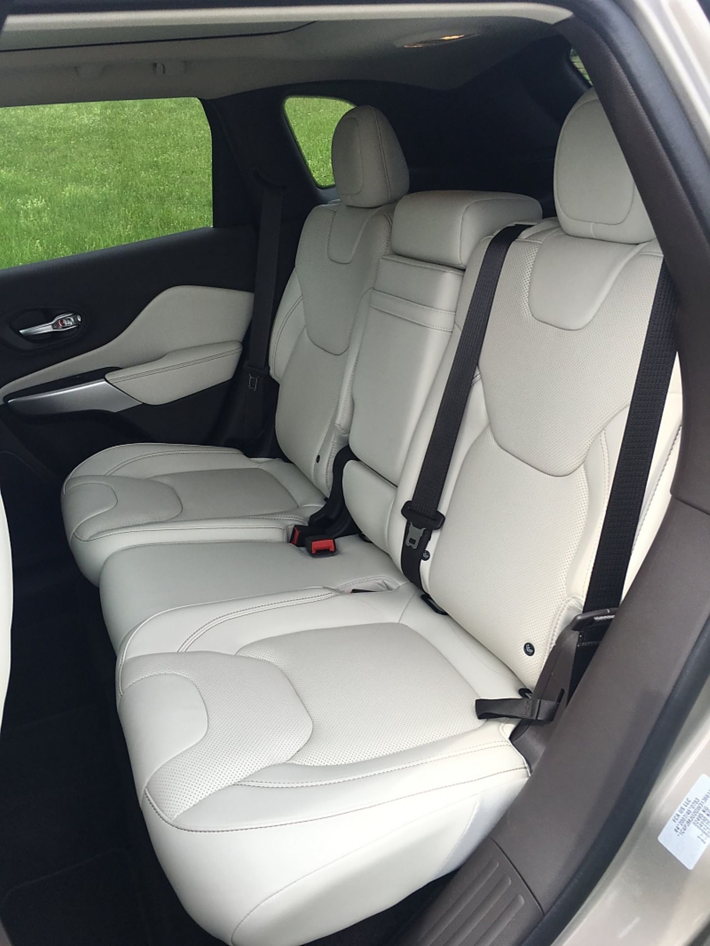Genügend Platz auf der Rückbank des Jeep Cherokee 2.2 Multijet Overland