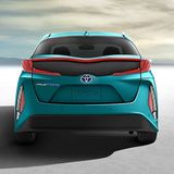 Eine neue Heckscheibe senkt das Fahrzeuggewicht.