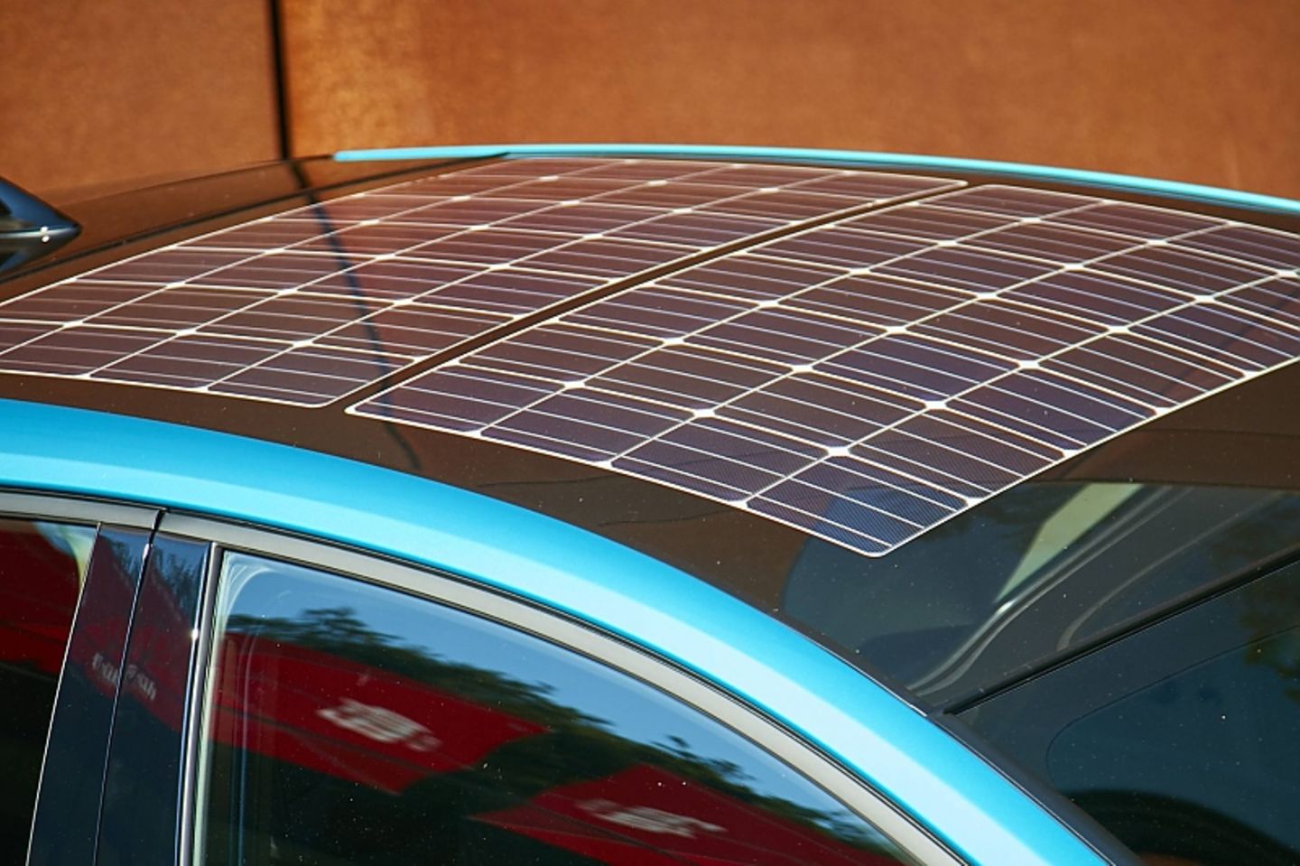 Bis zu fünf Kilometer pro Tag soll das Solardach die Reichweite erweitern.