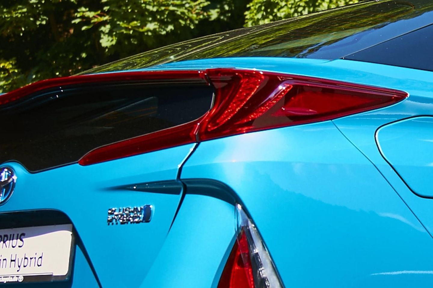 Die LED-Rückleuchten des neuen Toyota Prius Plug-in Hybrid.