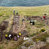 Die im Jahr 2016 entdeckte Palastanlage in Tintagel ist relativ groß. Zwei der entdeckten Gebäude sind etwa 11 Meter lang und 4 Meter breit. 