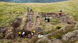 Die im Jahr 2016 entdeckte Palastanlage in Tintagel ist relativ groß. Zwei der entdeckten Gebäude sind etwa 11 Meter lang und 4 Meter breit. 