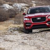 Auch im Gelände schlägt sich der Jaguar F Pace 2.0d