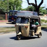 Tuk Tuks nutzen jede Lücke.