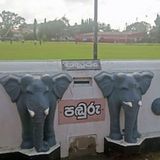 Hier wird Geld fürs Gebet eingeworfen.