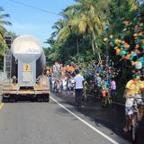 Immer was los auf den Straßen von Sri Lanka.