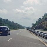 Elektroautos wie der Nissan Leaf fahren in Sri Lanka vermehrt herum.