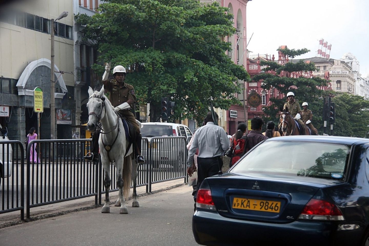 Immer mit einem Auge auf der Geschwindigkeit: die Polizei von Sri Lanka.